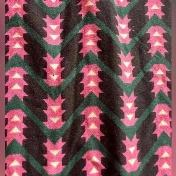 Lularoe TC black & pink arrow leggings with green chevron .NWOT. - Picture 5 of 6